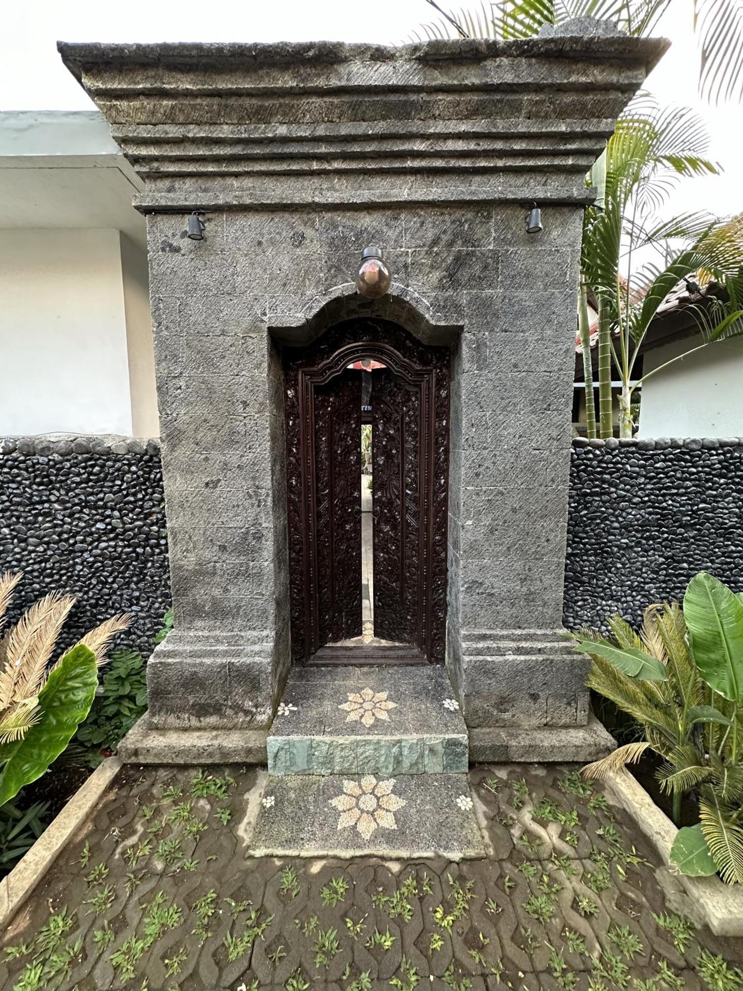 Bali Stuti Jimbaran Inn Dış mekan fotoğraf
